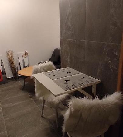 Apartman Malina Fužine Eksteriør bilde